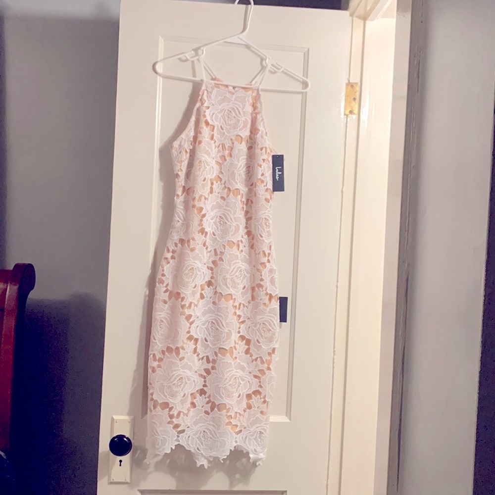 Lulu’s Lace Dress - Picture 2 of 5